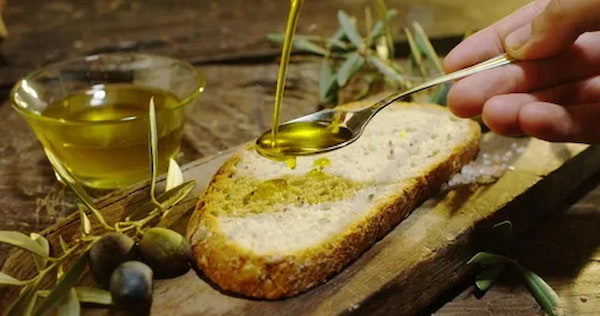 خرید روغن زیتون بکر + قیمت فروش استثنایی